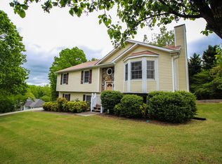 6208 Ivy Springs Dr, Flowery Branch, GA 30542