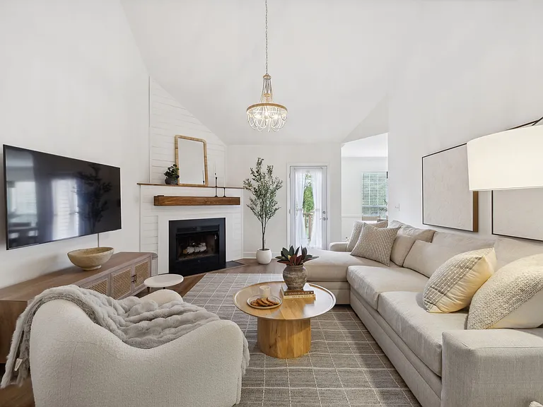 304 Crooked Oak Ct — Photo 3