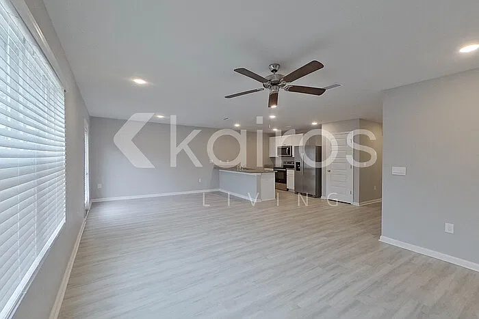 4 bed, 2.0 bath, 1387 sqft, $2,025 — Photo 3
