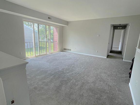3rd image of 206 Sunset Ln