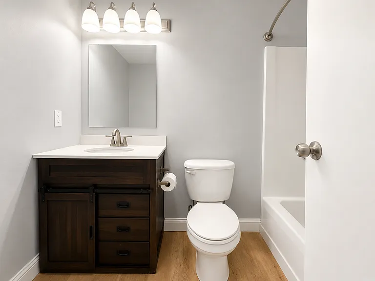 Courtview Square Apartments — Photo 18