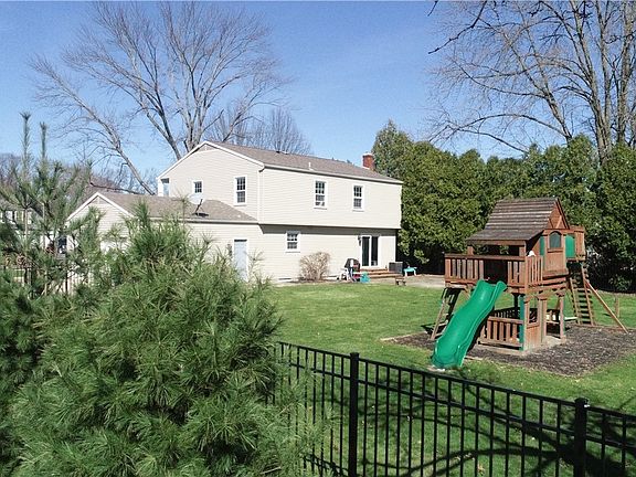 3rd image of 3962 Greenmont Dr SE