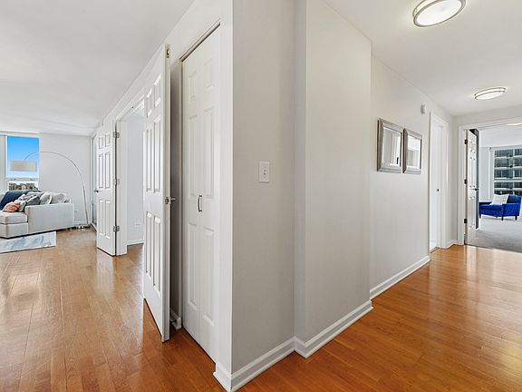 5th image of 345 N La Salle Dr APT 3902