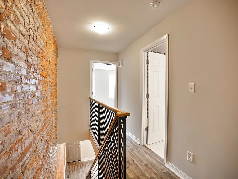 2515 Ingersoll St — Photo 9