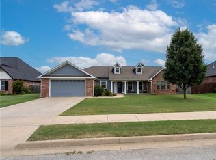 602 Meadow Brook Cir, Siloam Springs, AR 72761