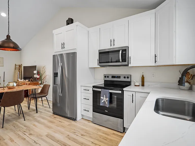 71 E Lafavre Ln — Photo 3