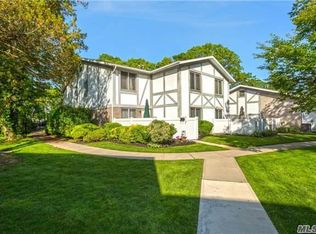 318 Birchwood Rd, Medford, NY 11763