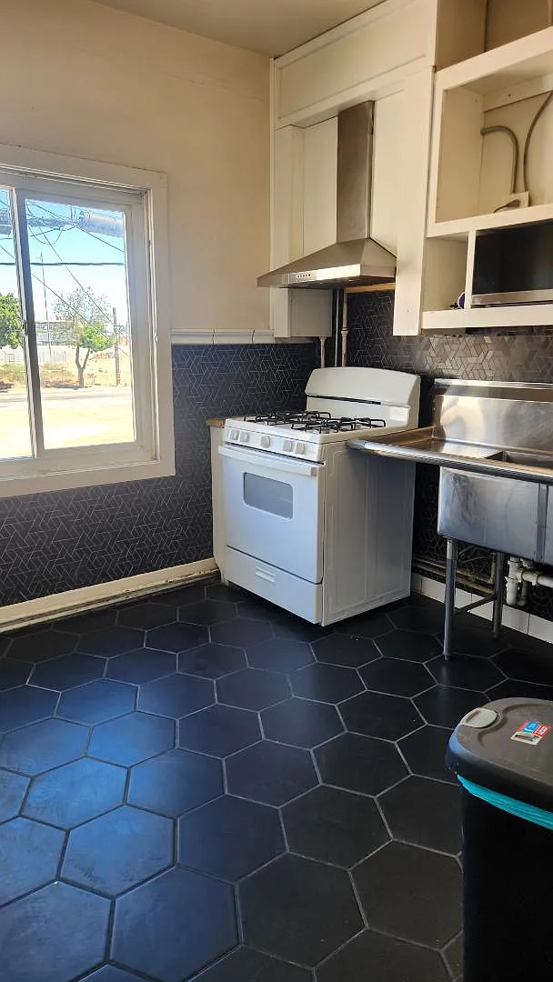 Property Photo - 1524 Kern St #2