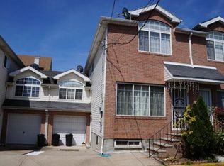 40 Pebble Ln, Staten Island, NY 10305