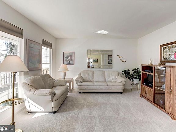 Light and Bright Living Room. Could be 2nd Office.