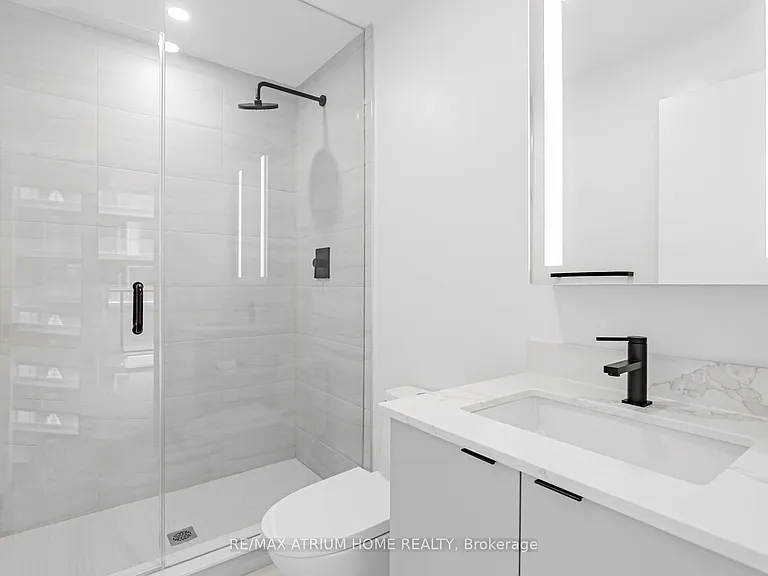 285 Dufferin St #827 — Photo 13