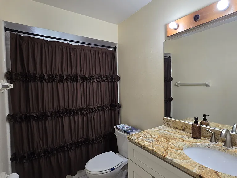 1545 Maxwell Ln — Photo 34