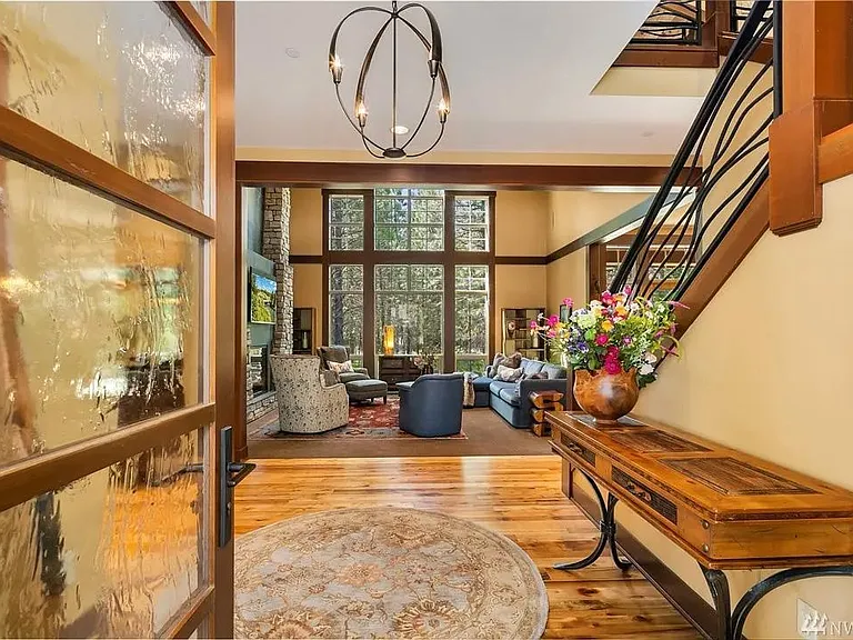 230 Equinox Dr — Photo 2
