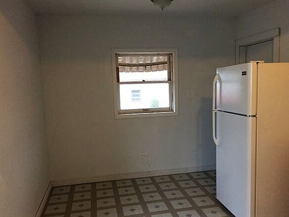 5th image of 2904 Kenmore Ave