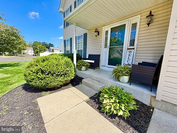 4th image of 24 Woodyfield Ln