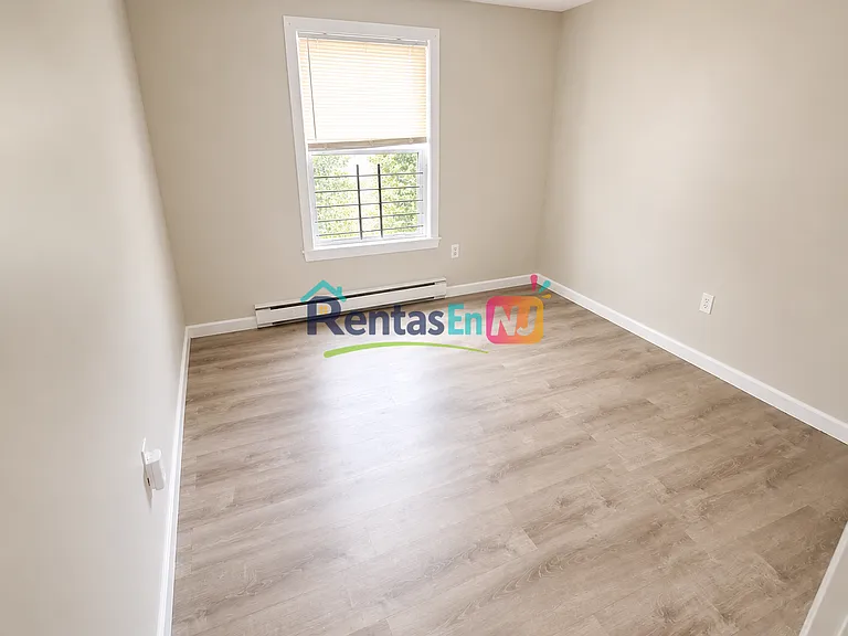 311 Littleton Ave #3B — Photo 3