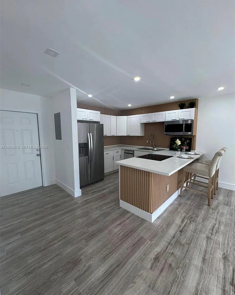15201 NE 6th Ave — Photo 3