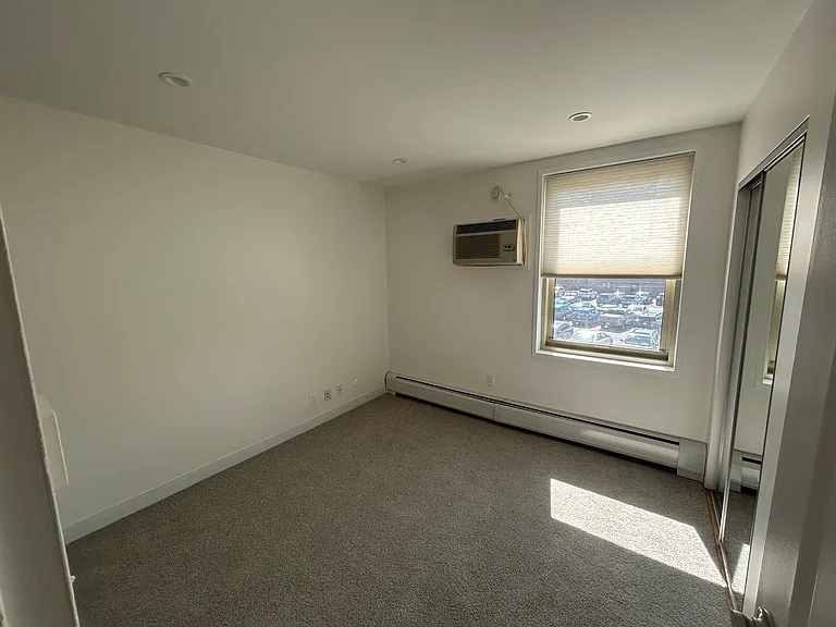 10 Camelot Ct #4L — Photo 5