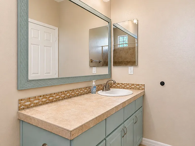 8206 S 22nd Ln — Photo 26