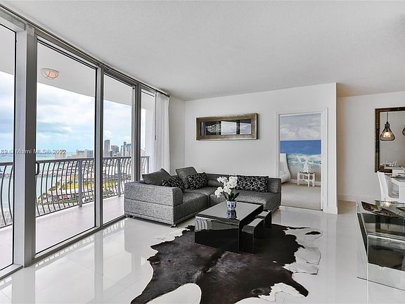 4th image of 1750 N Bayshore Dr APT 5002