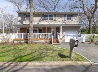 97 Krispin Lane, East Setauket, NY 11733