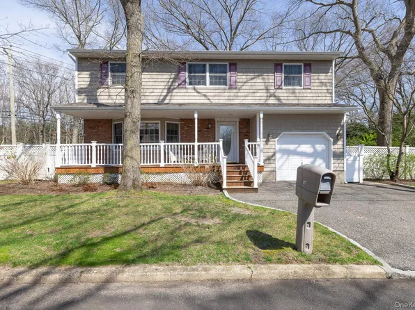97 Krispin Lane, East Setauket, NY 11733