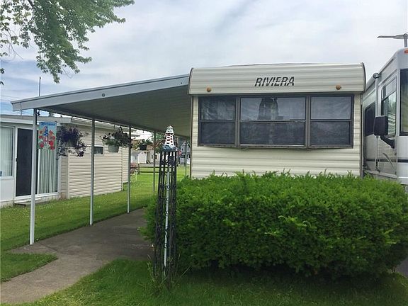 3rd image of 7444 Clover St