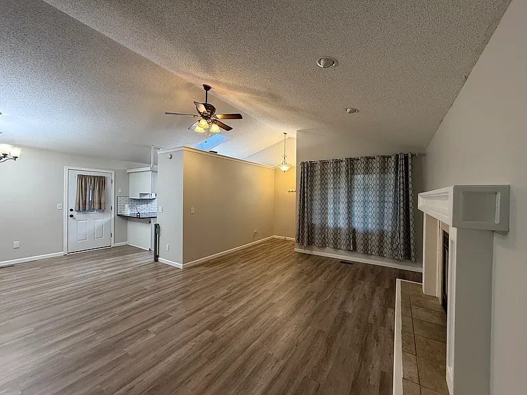 1505 S Todd Pl — Photo 2