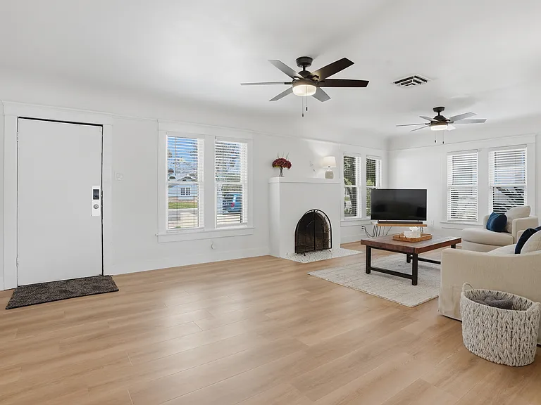 Pacific St — Photo 24