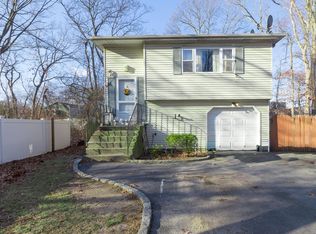 54 Prospect Ave, Smithtown, NY 11787