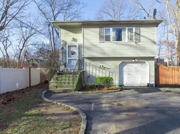 54 Prospect Avenue, Smithtown, NY 11787