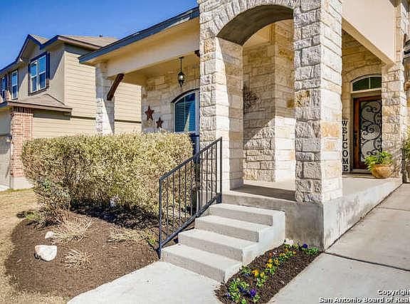 3rd image of 318 Oak Creek Way