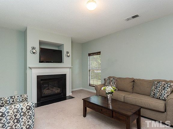 4th image of 401 Sunland Dr