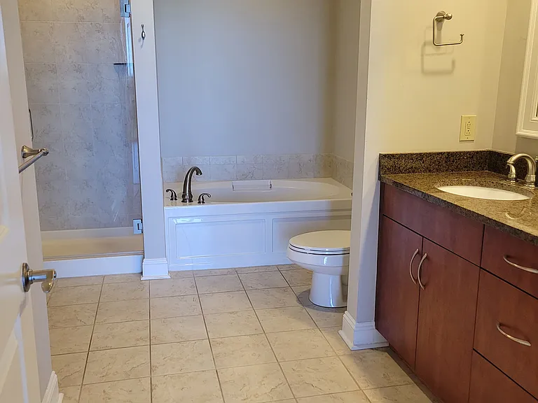 701 Royal Ct #610 — Photo 11