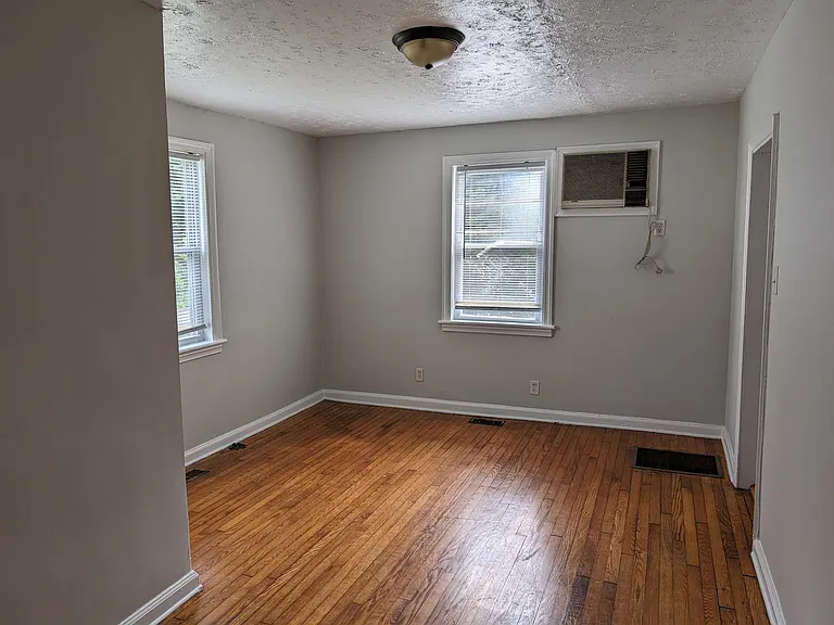3309 Delano St — Photo 6