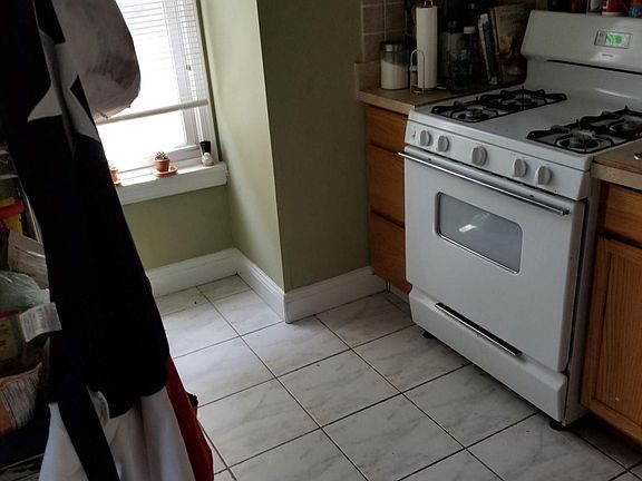 3rd image of 415 N Preston St #3A