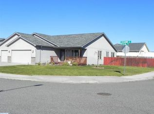 5402 Seahawk Dr, West Richland, WA