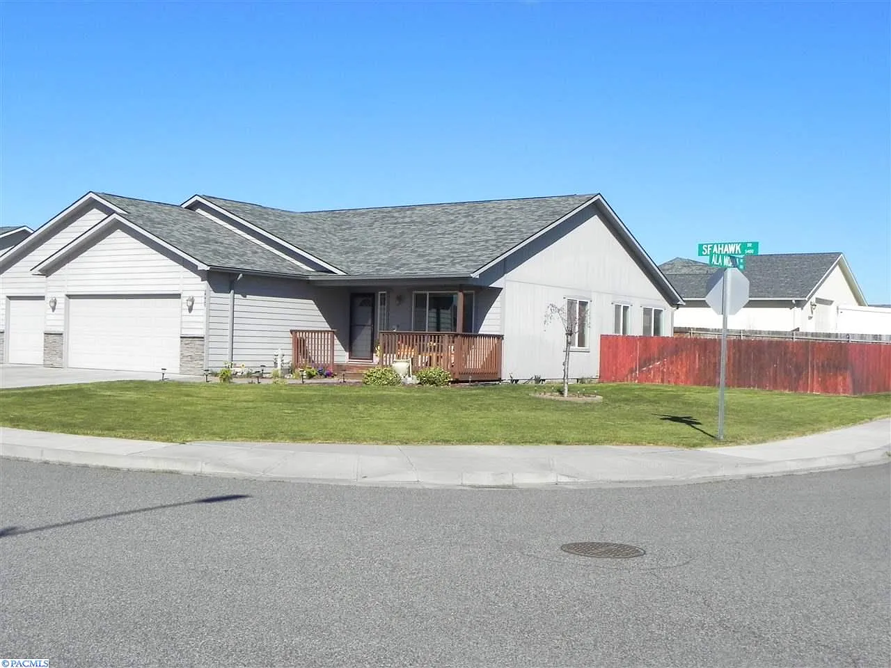 5402 Seahawk Dr photo 1