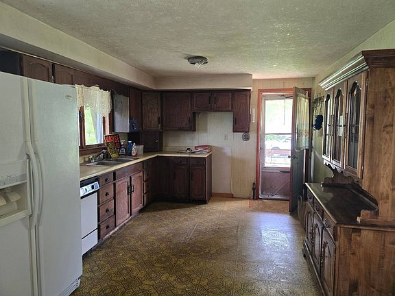 3rd image of 7963 Chestnut Ridge Rd