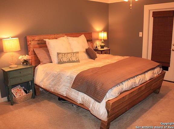 5th image of 2808 Loch Haven Dr