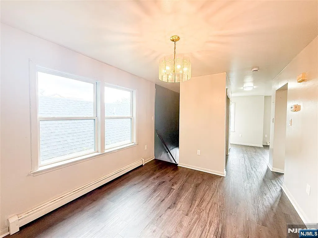 3 bed, 1.0 bath, $2,400 — Photo 4