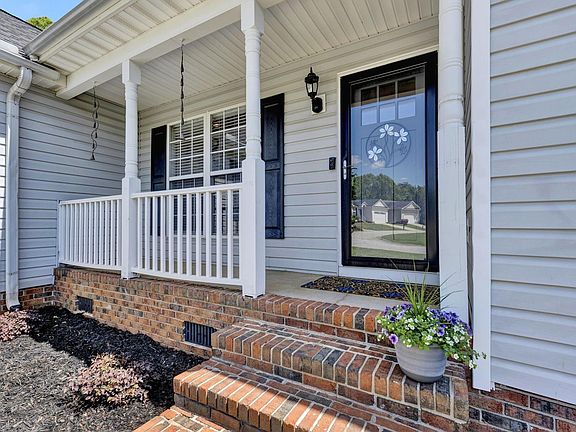 4th image of 501 Lake Lennox Dr