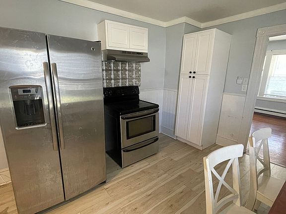 2nd image of 250 Linden St #1