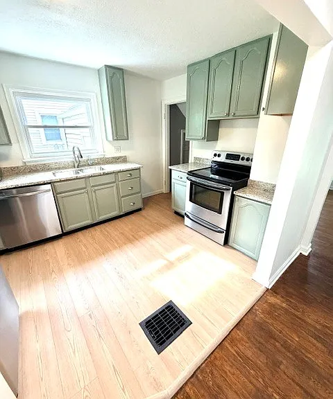 983 Sells Ave — Photo 6