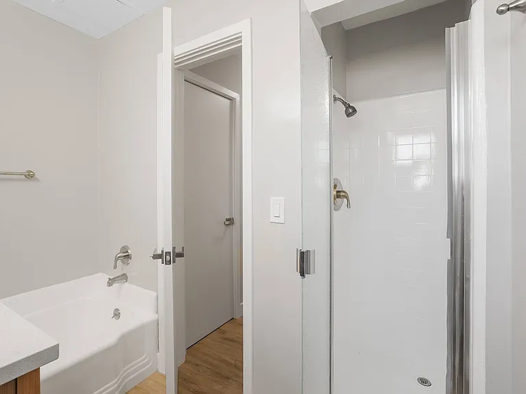 Hollypark Knolls Apartments — Photo 59