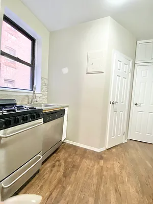 Rented by Corcoran | media 23