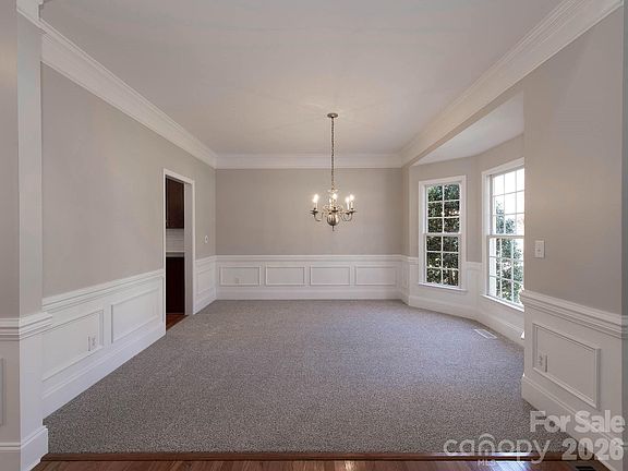 4th image of 16009 Cranleigh Dr