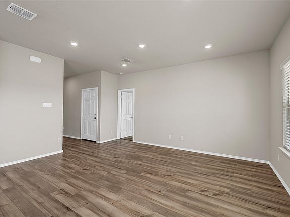 3rd image of 7100 Guadalupe Rd