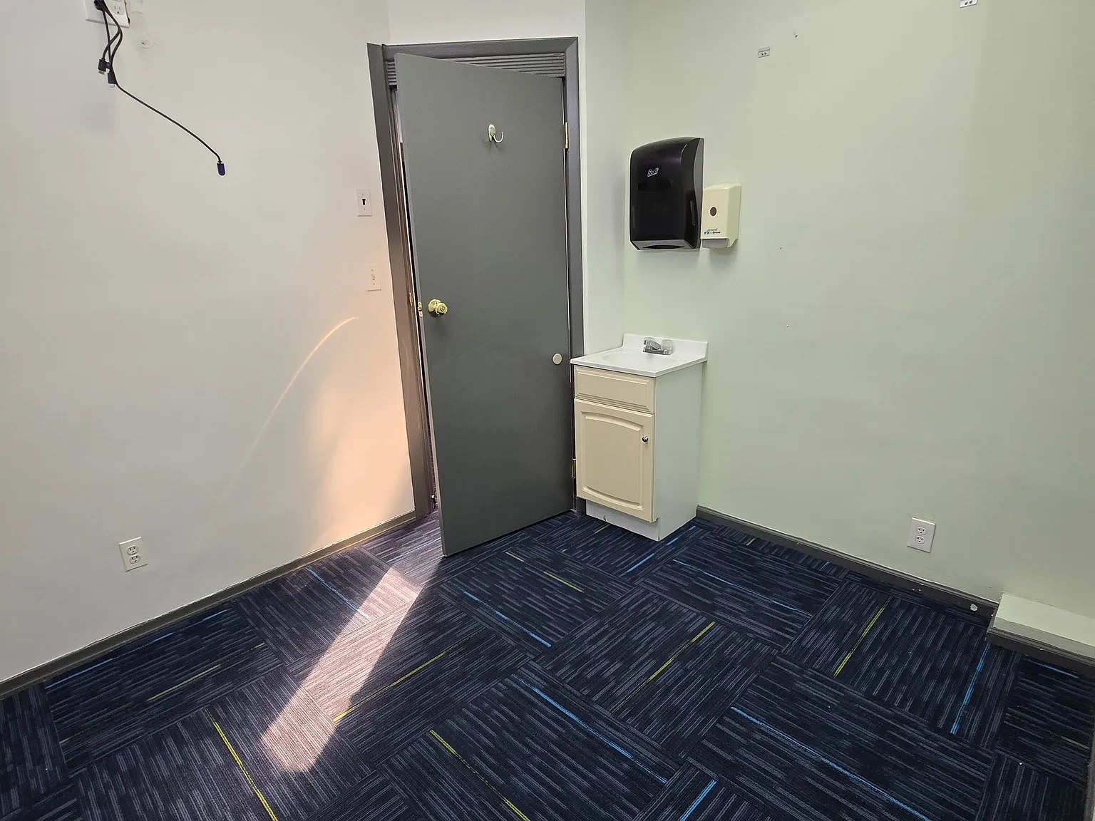 Studio, 900 sqft, $2,200 — Photo 1