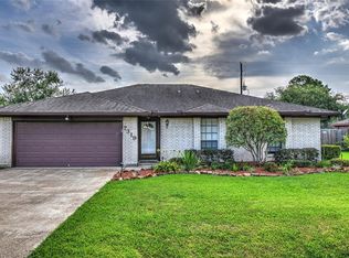 7319 Lone Oak Dr, Baytown, TX 77521